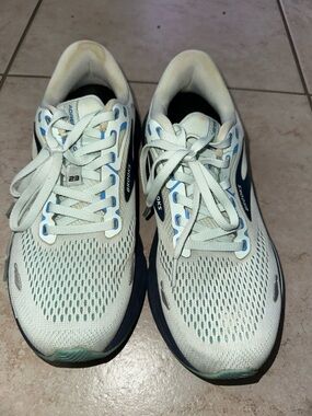 Brooks Adrenaline GTS 23 Shoes Womens Size 9 Gray Blue Running Athletic Sneakers